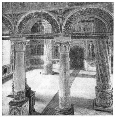 Бухарест. Монастырь Вэкэрешти. Церковь, XVIII в. Интерьер нартекса Бухарест. Монастырь Вэкэрешти. Церковь, XVIII в. Интерьер нартекса