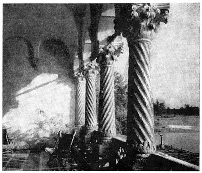 Могошоая. Дворец Брынковяну. Фрагмент лоджии Могошоая. Дворец Брынковяну. Фрагмент лоджии