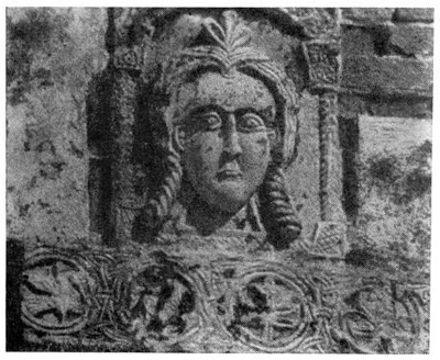 Суздаль. Собор Рождества богородицы. Женская маска