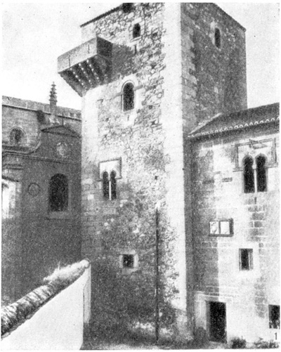 Касерес. Дом Плата, XV в. Касерес. Дом Плата, XV в.