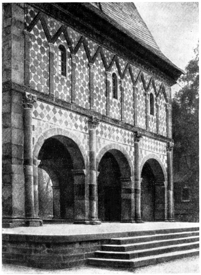 Лорш. «Надвратный зал», около 880 г.